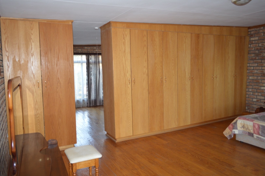 6 Bedroom Property for Sale in Doringkruin North West